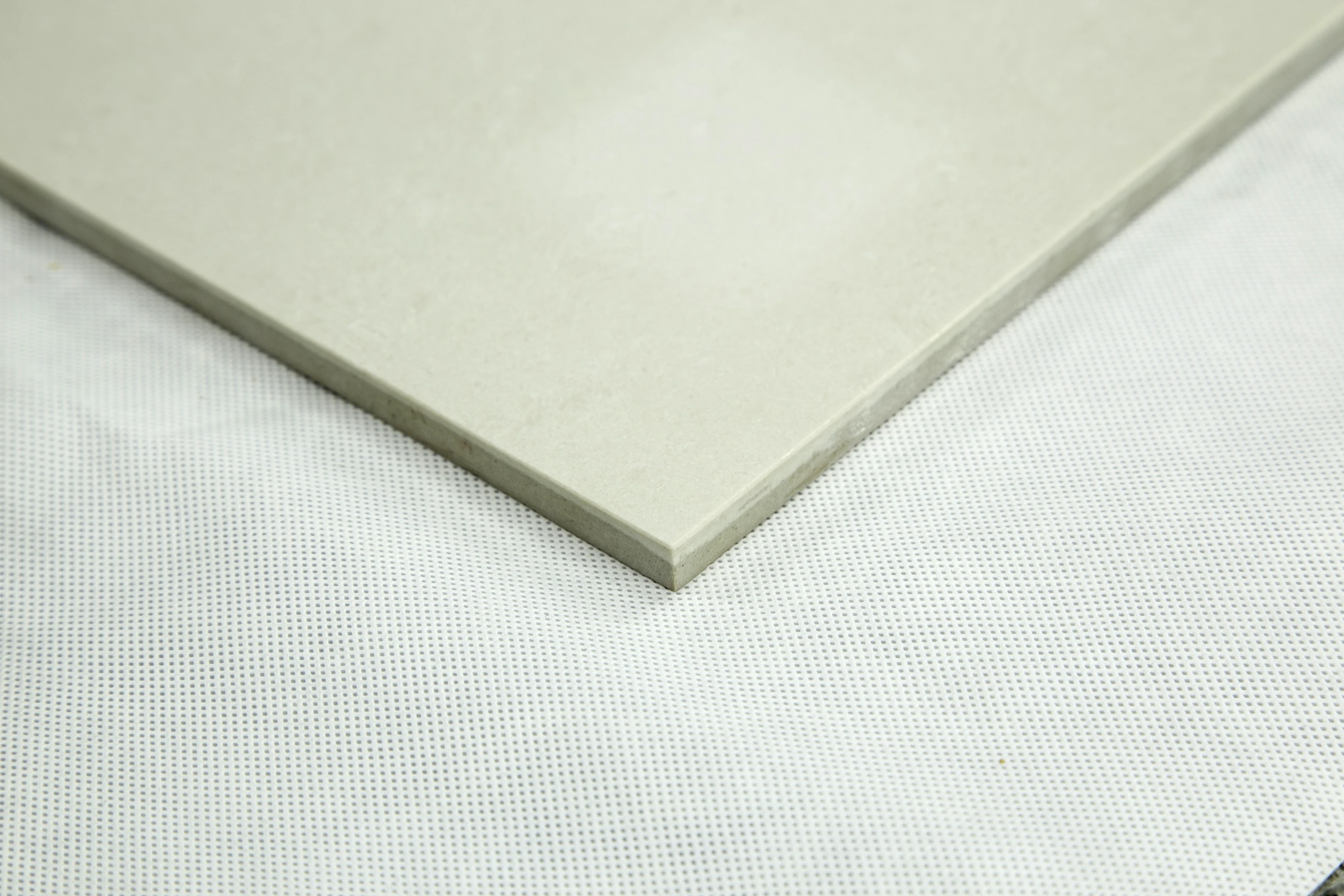 Low price high density crystal white porcelain floor tiles and marbles