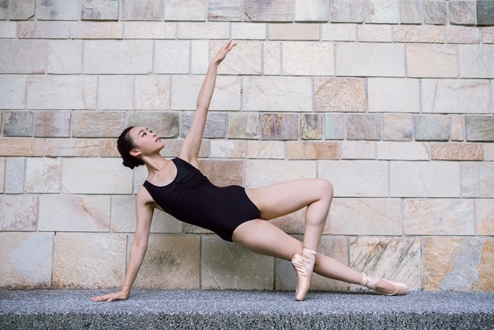 Сетчатый трико с цветочным принтом спереди