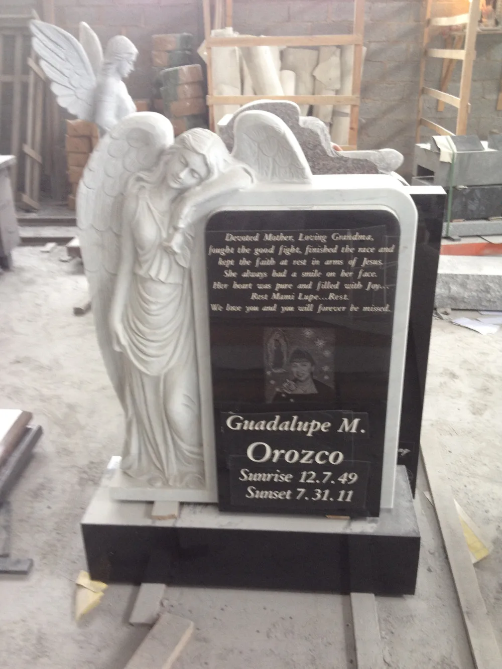 Black Granite Engraving Upright White Angel Wings Headstones Cemetery with Heart