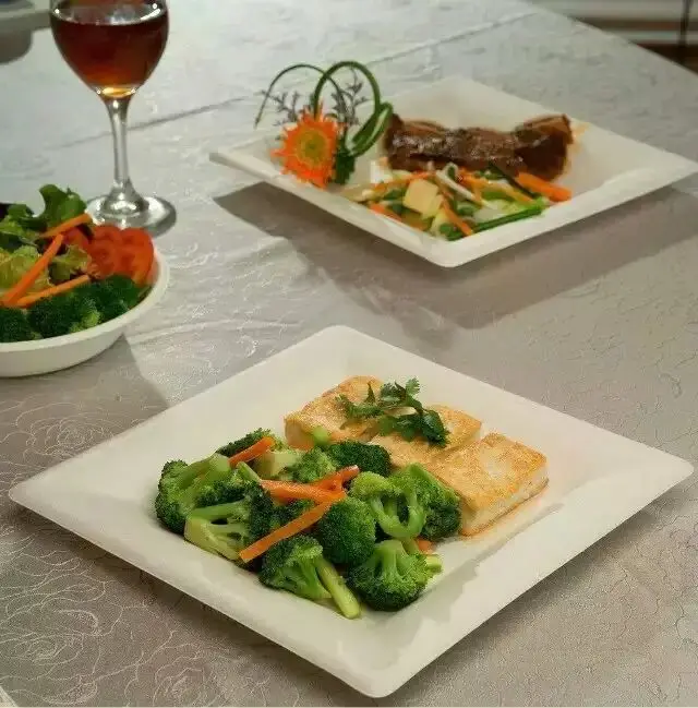 100% biodegradable & compostable food trays