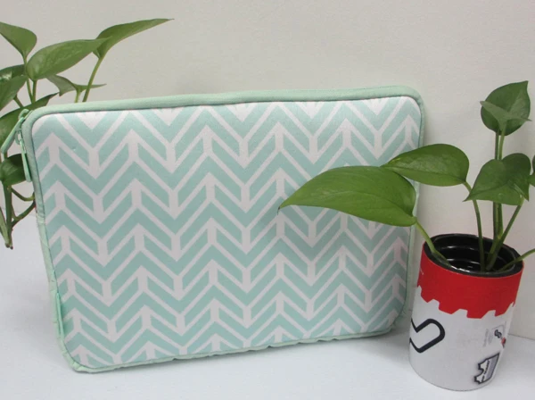 cheap reversible neoprene laptop/computer sleeves/bags