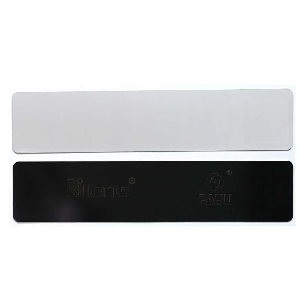 Алжирский желтый и белый номерной знак