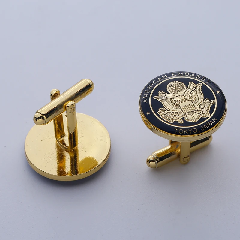 Чехол с изображением рубашки из розового золота с черной эмалью и логотипом под заказ