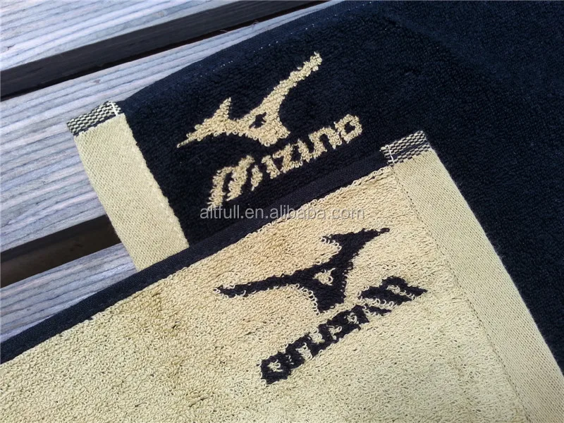 China supplier 100% cotton jacquard or embroidery golf towel in bulk with hanger