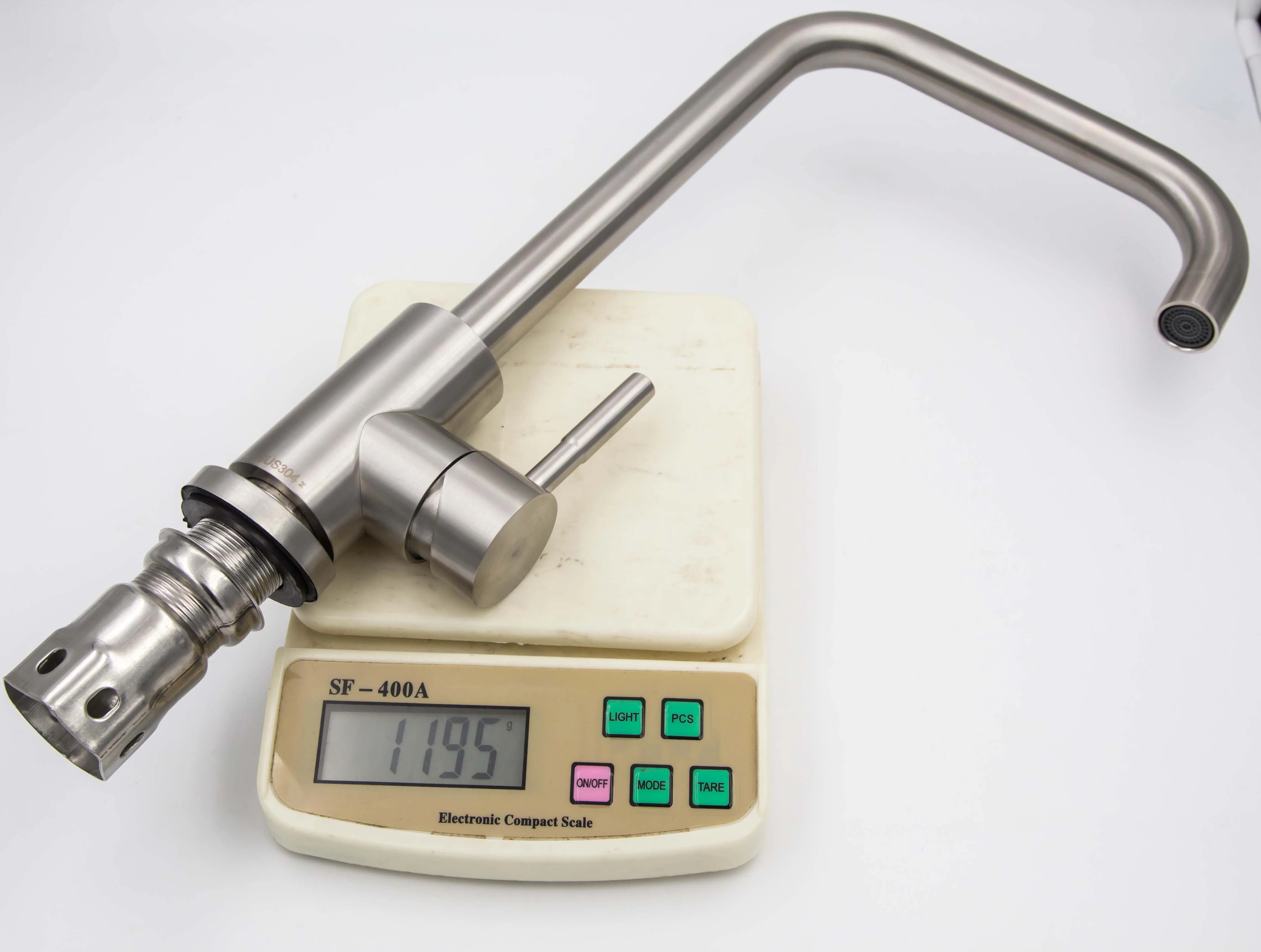 
China Hot and Cold Water Kitchen Sink Mixer Flexible Faucet Griferia Cocina 