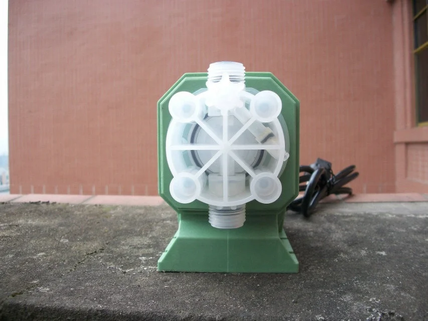 Hot sales dosing pump  metering chemical liquid 3.12L/H flow, 7.6Bar pressure 12W powder solenoid pump