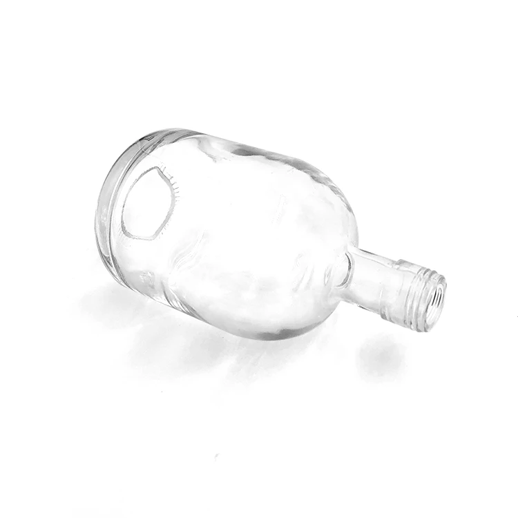 New arrival flint alcohol glass bottles 700ml for liquor whisky vodka