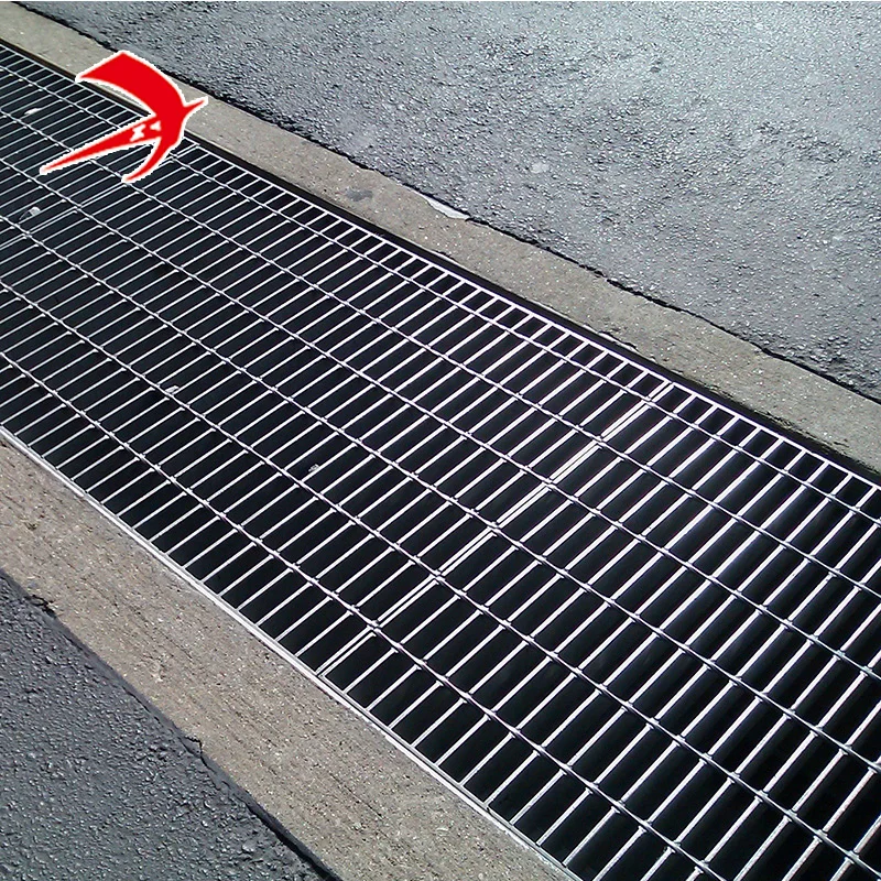 Оцинкованная металлическая решетчатая пластина дренажный желоб со стальной решетчатой крышкой