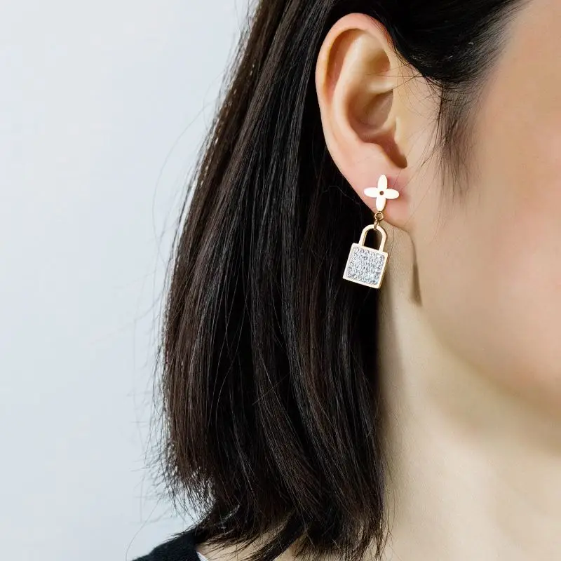
Rose Gold Stainless Steel Titanium Zircon Lucky Four Leaf Clover Key And Lock Stud Earring 