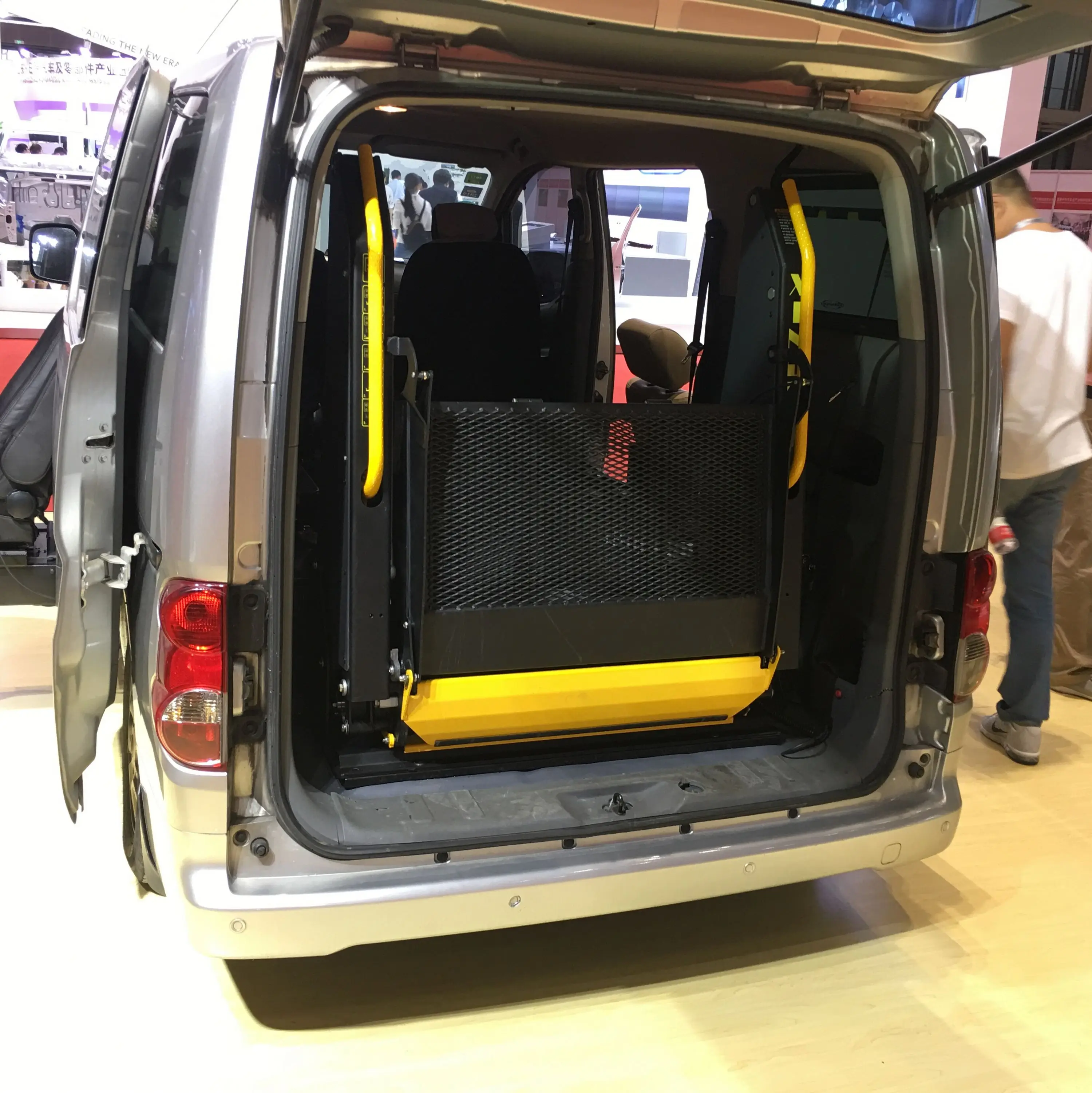 electric hydraulic wheelchair lifts with foldable platform for vans with CE certificate