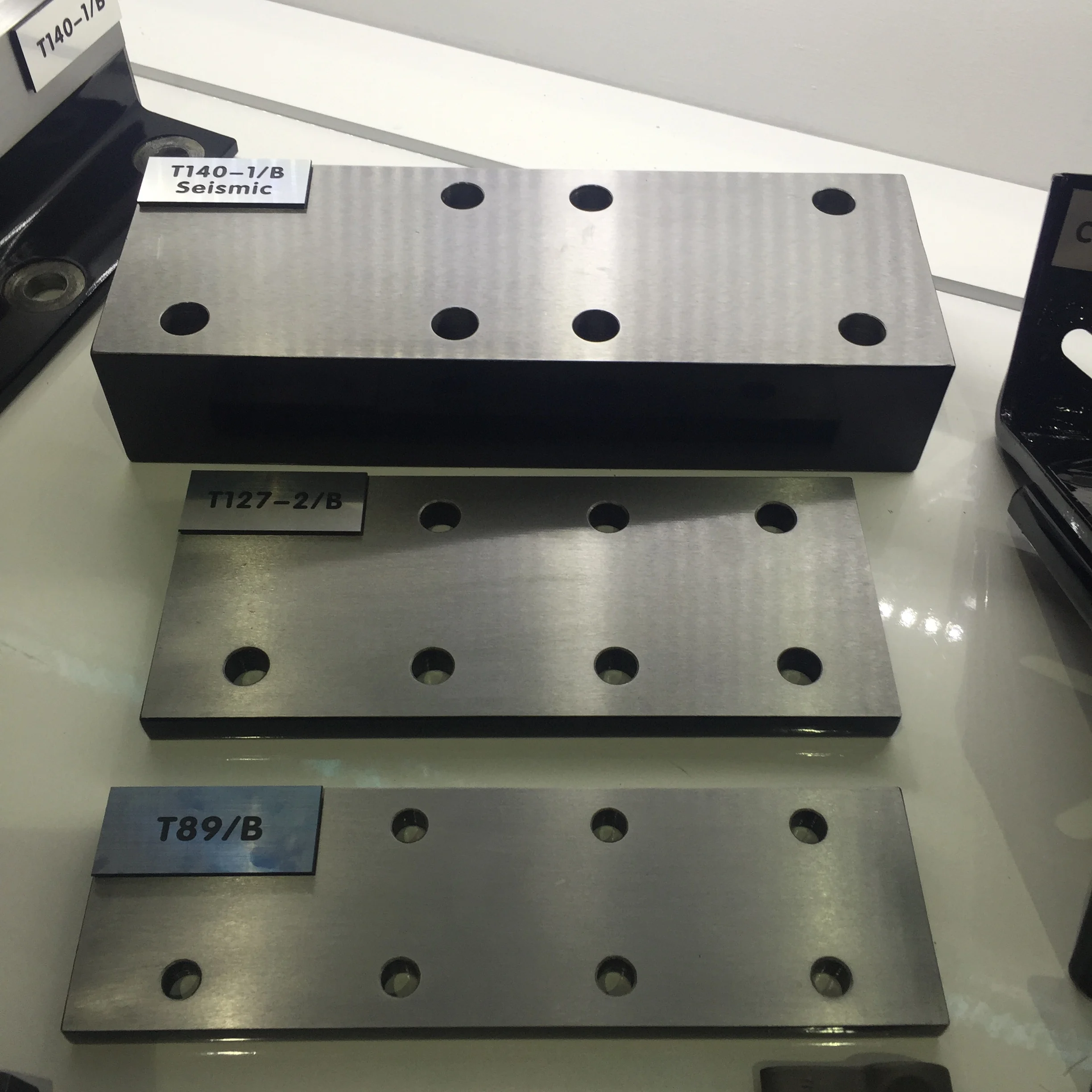 Guide rail elevator manufactures in china guide clip guide bush