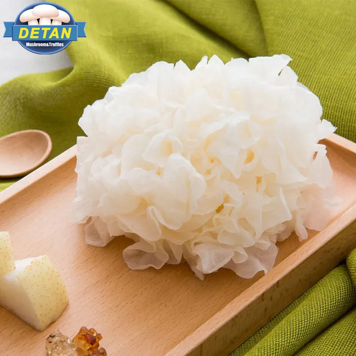 Свежие белые деревянные ушные грибы Detan