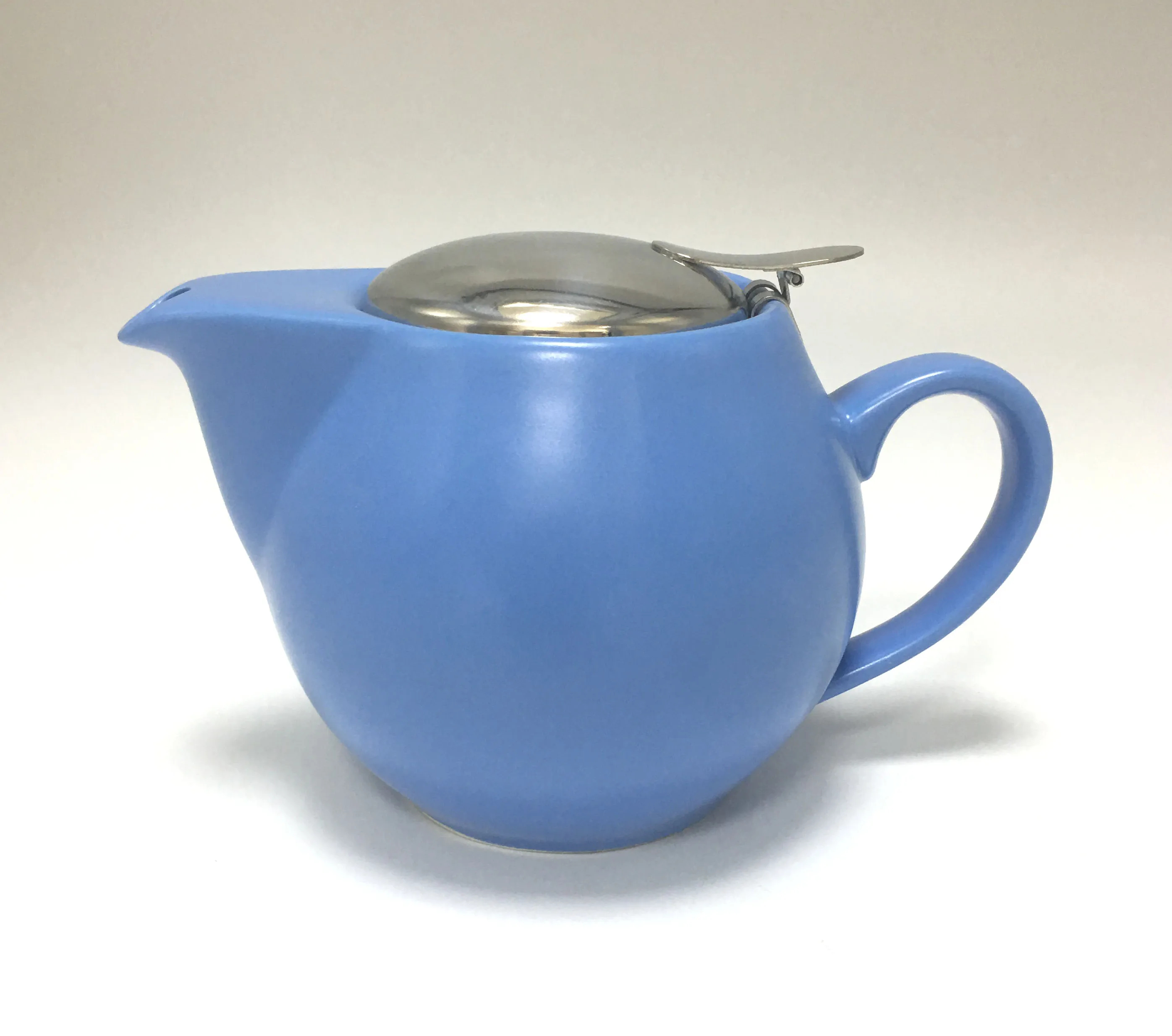 porcelain tea pot with stainless steel lid and strainer