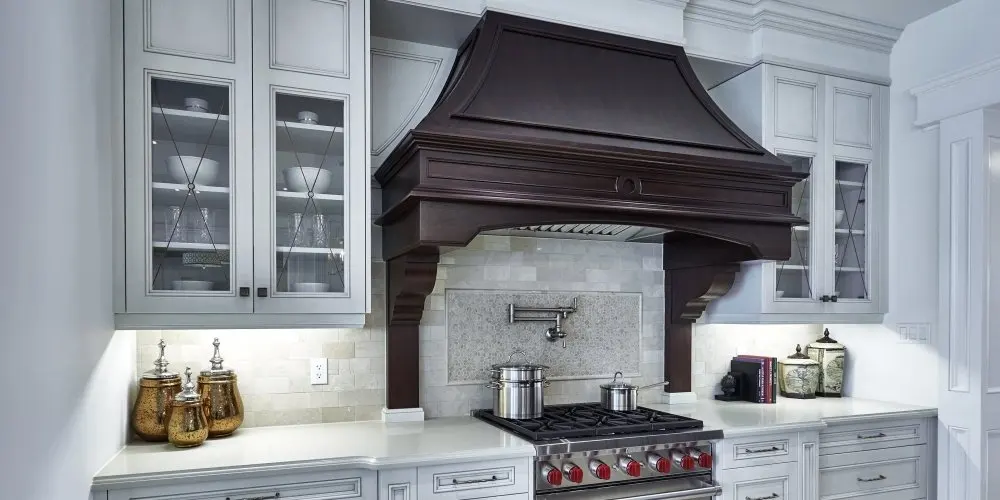 Классический деревянный кухонный шкаф в европейском стиле