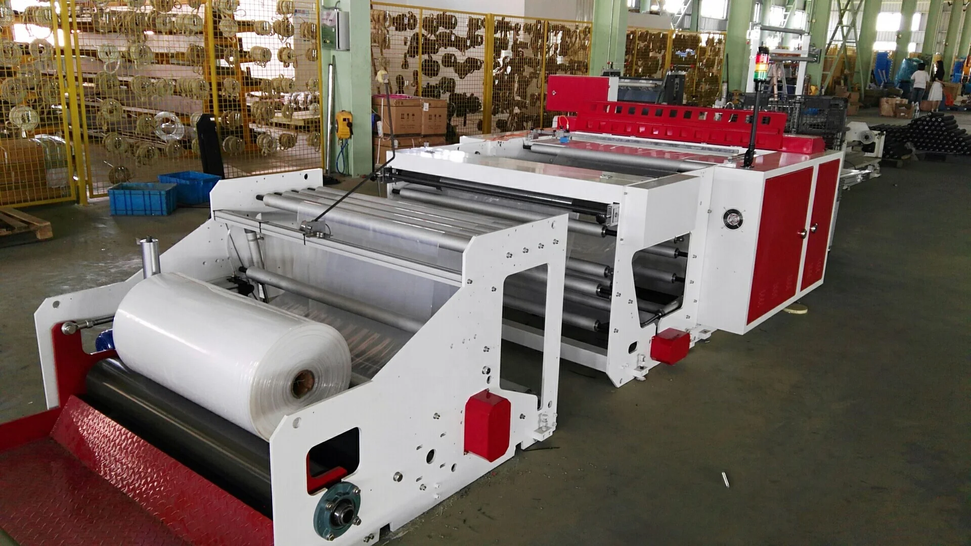 2 line LDPE plastic baging machine to make heavy duty Medical garbage bag by fly knife bottom seal cutting bag making equipment