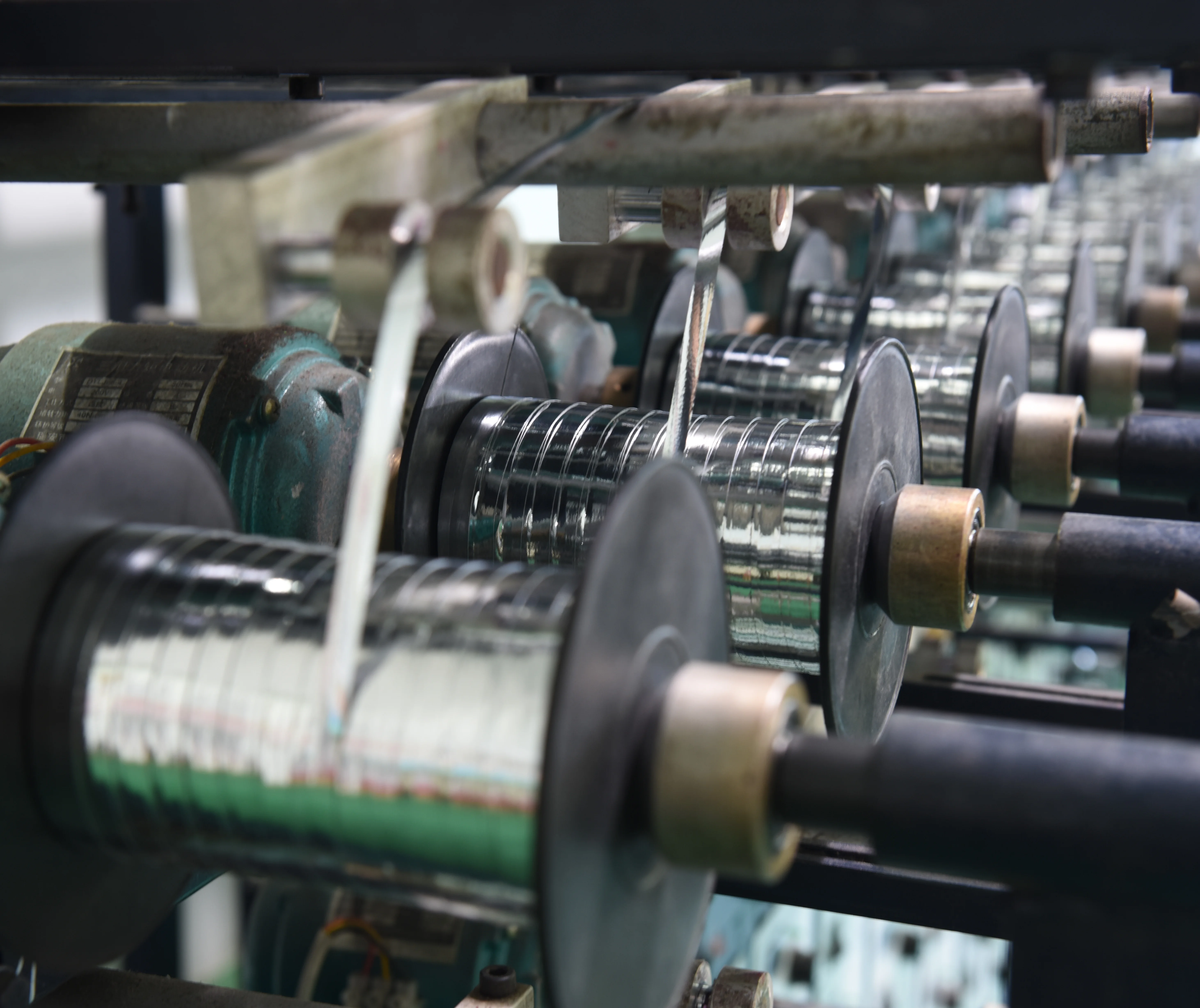 
China Factory Paper Roll Winding Machine Paper Slitting Rewinder 