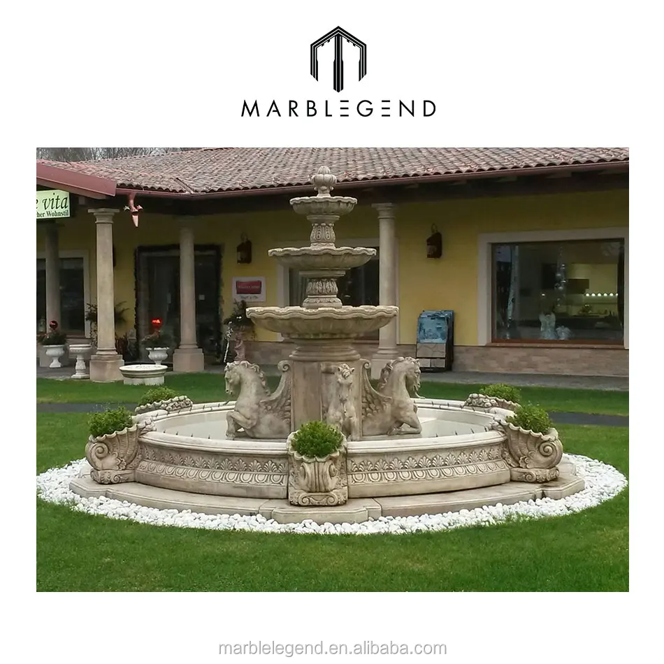 Уличный каменный мраморный фонтан