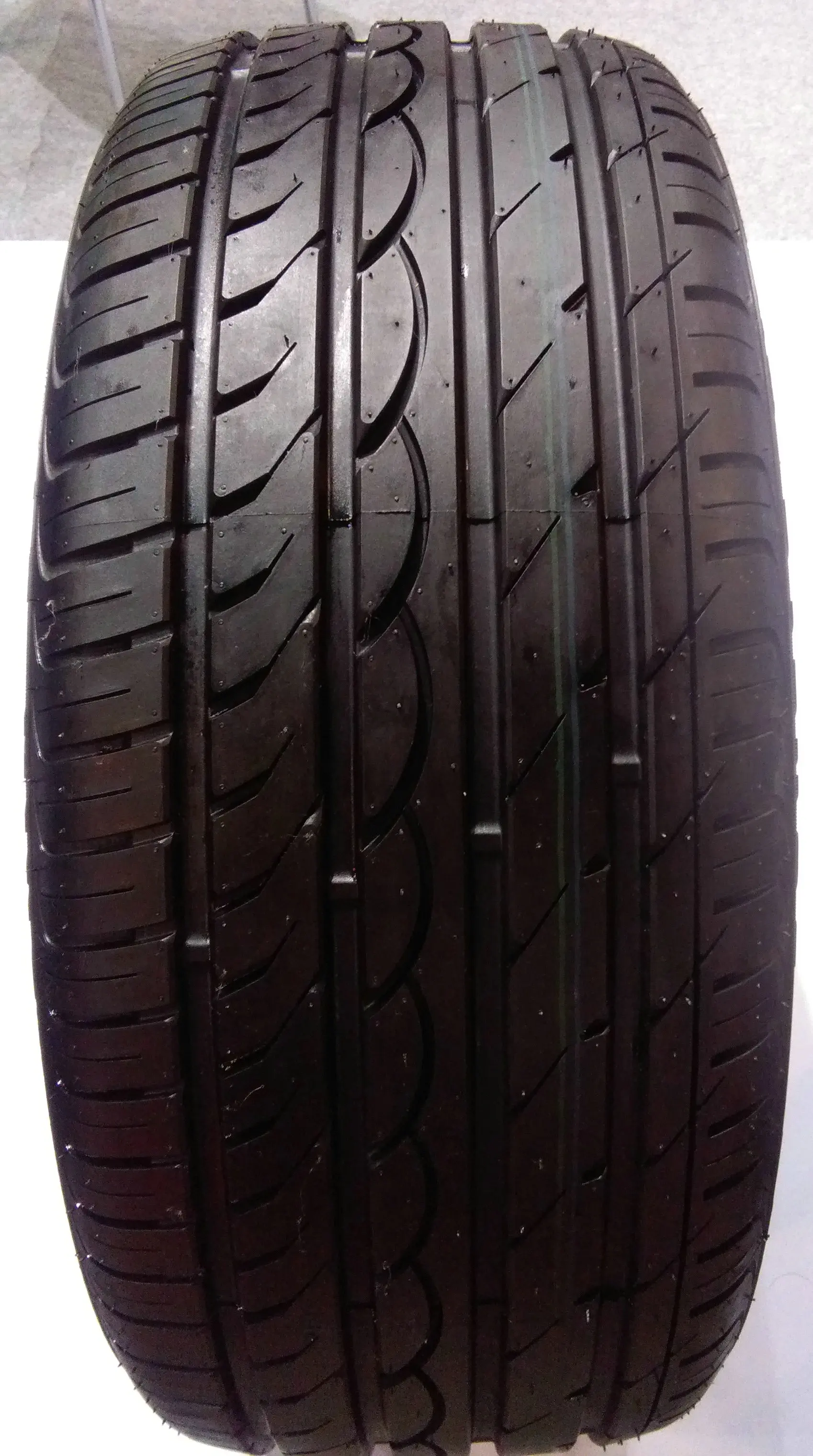UHP tyre 245/45ZR18 manufacturer Double King tyre factory