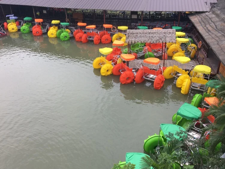 Три большие колеса водный трицикл центробежного формования море велосипедов