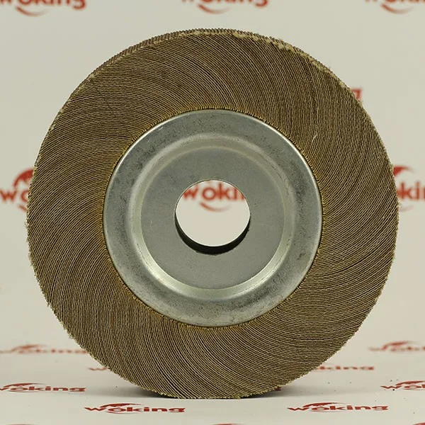 Abrasive sanding wheel for polishing chrome pieces
