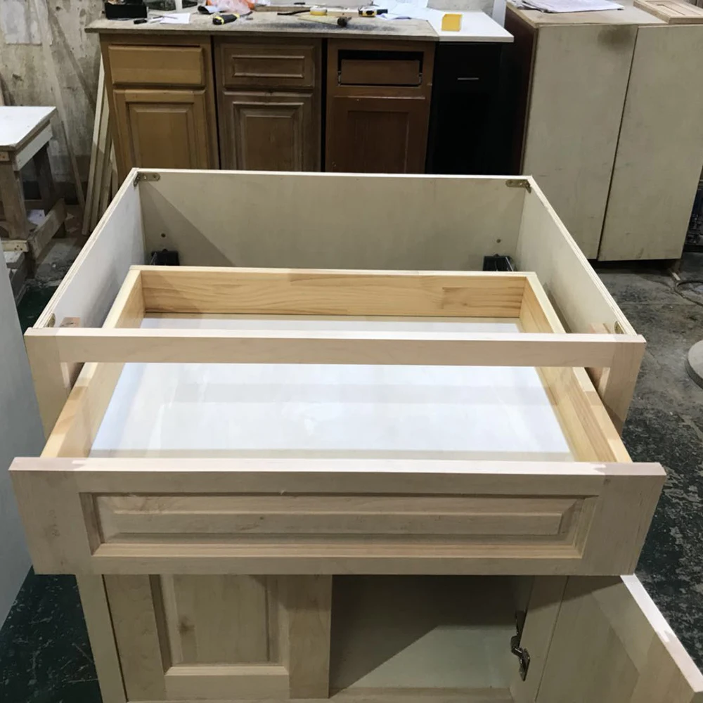 Неокрашенная полностью деревянная кухонная кабина в американском стиле