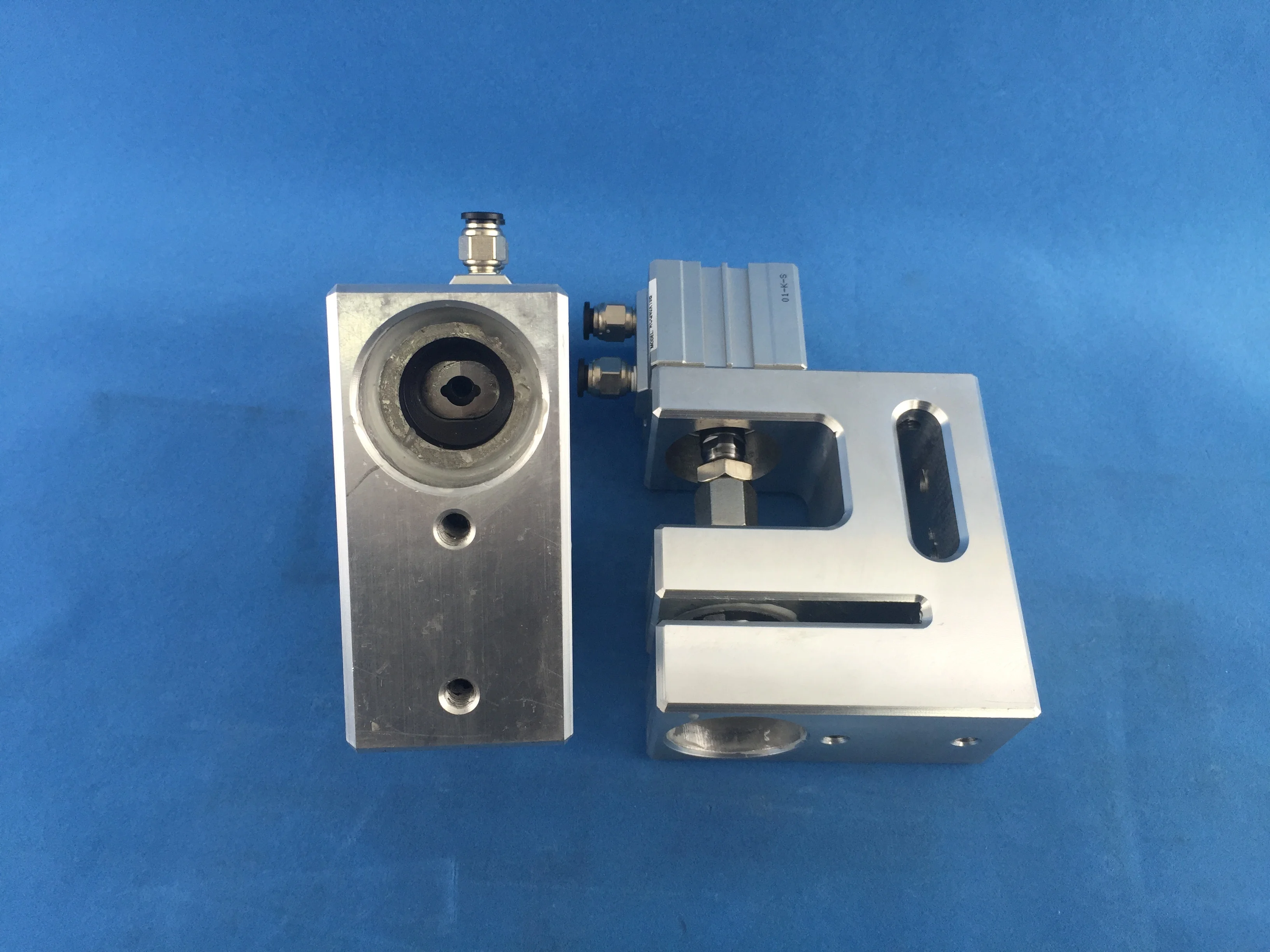 Customize plastic film pneumatic oval hole punch tool