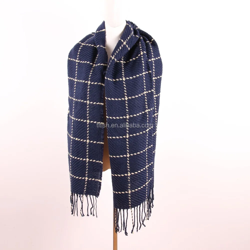 Жаккардовое тонкое пледовое одеяло с бахромой