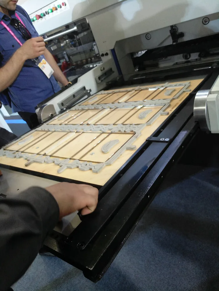 [JT-MHK1050CE] Automatic die cutting and stripping machine