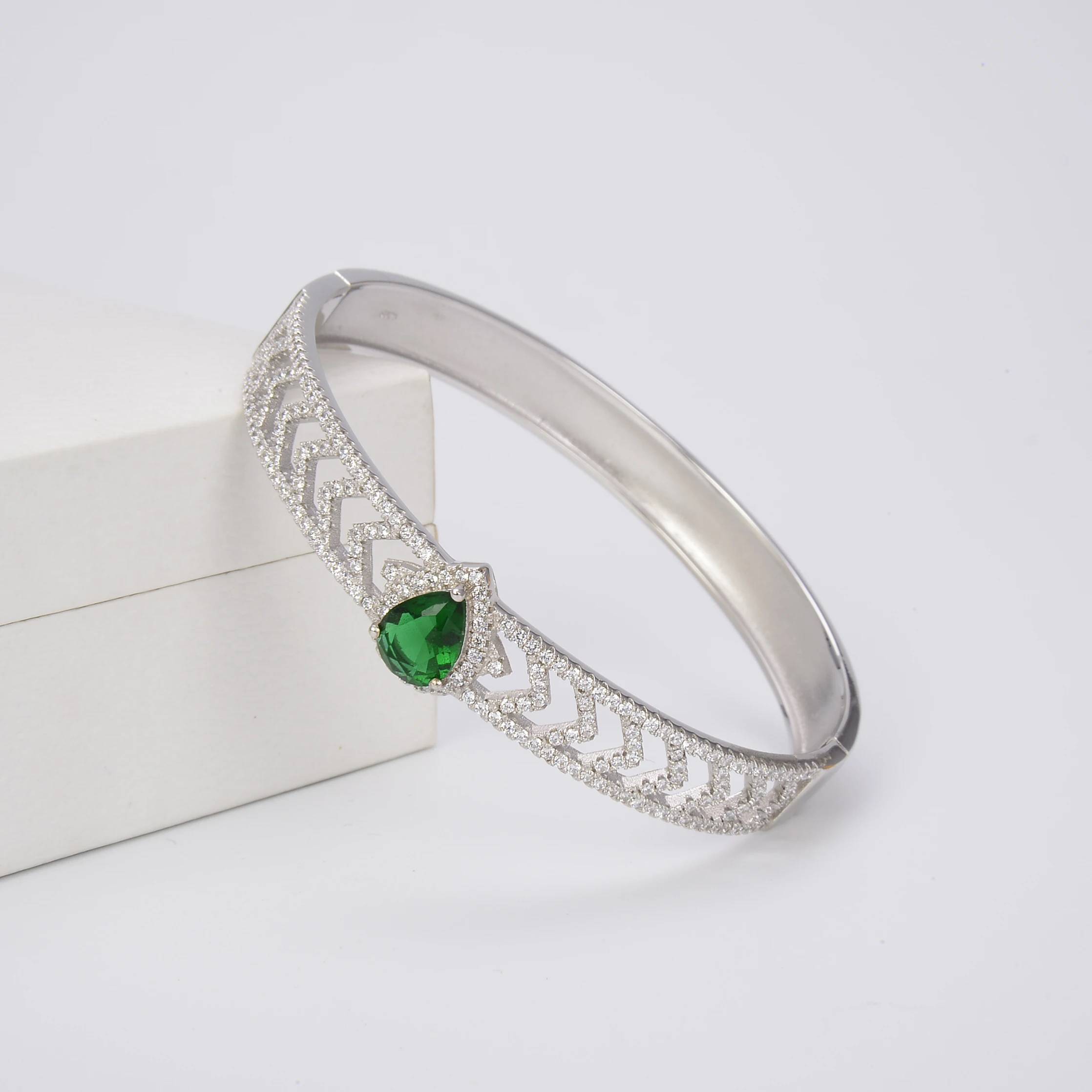 18g green main stone 925 solid silver bangle bracelet for women