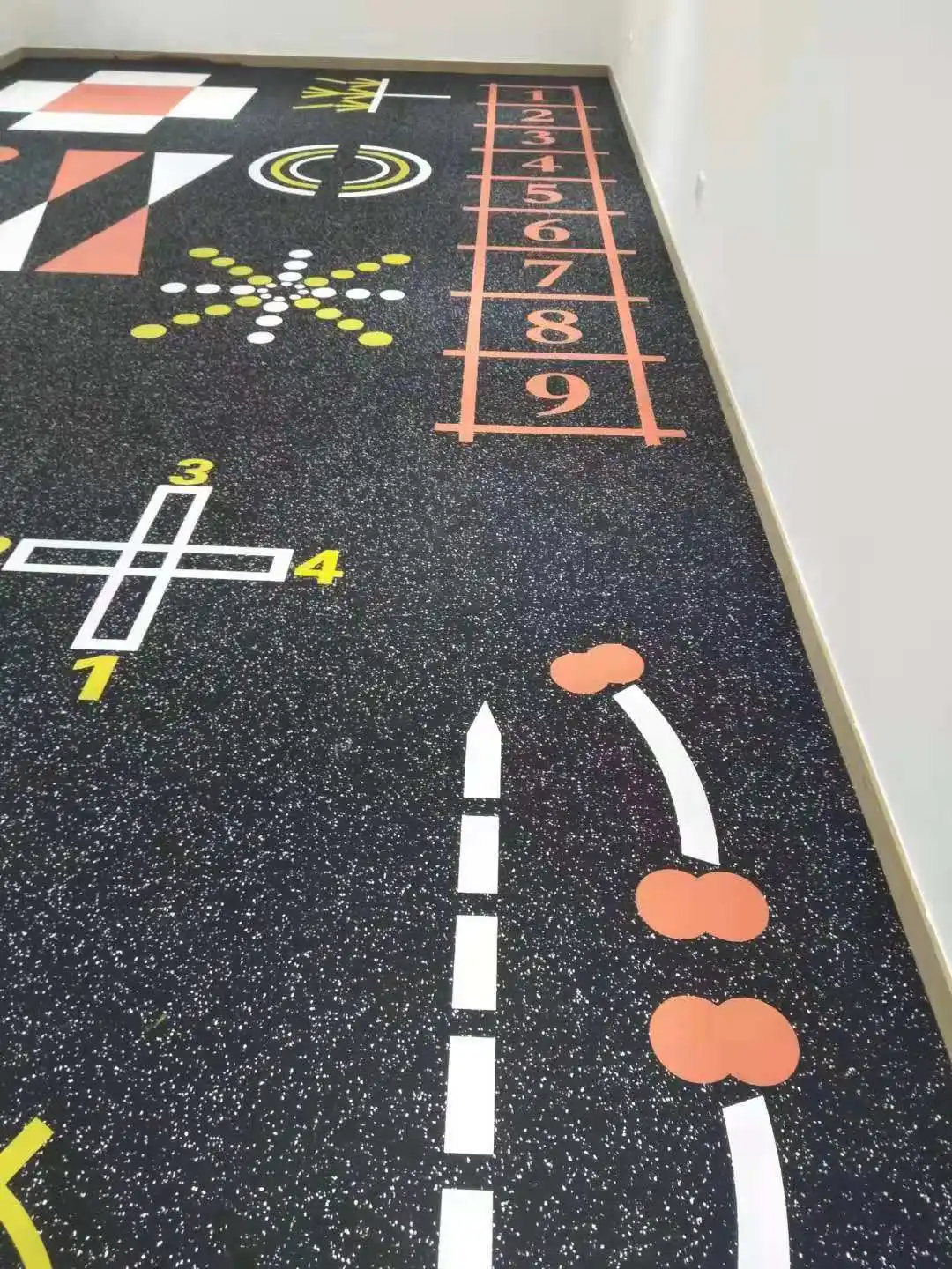 EPDM Flexible Gym Rubber Flooring 18mm Gym Rubber Interlock Puzzle Tiles Mat