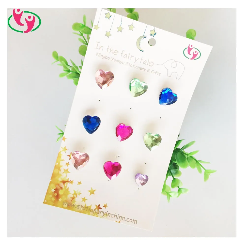 Необычные булавки в форме сердца с кристаллами