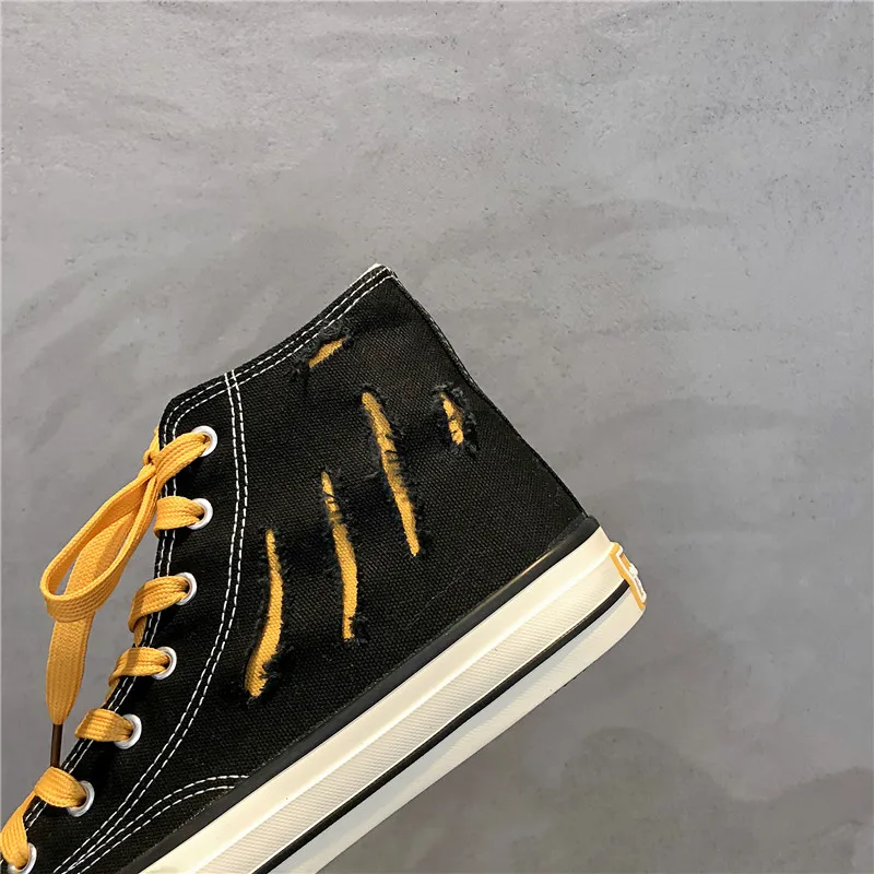 New arrival wholesale fashion high top lace-up sneakers latest hot sale lightweight canvas shoes for men