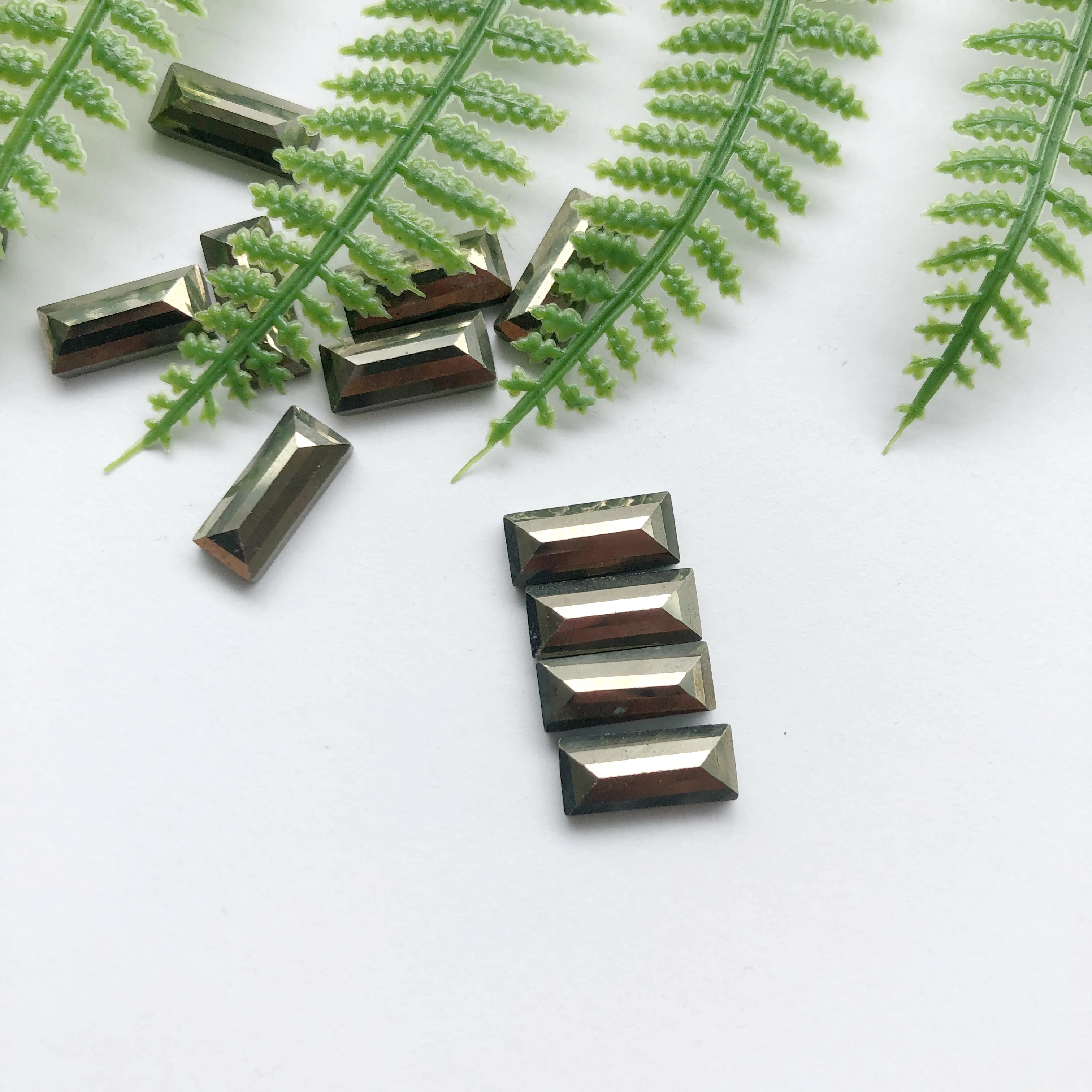 Hot sale Nature natural gemstone faceted golden pyrite powdered quartz crystal