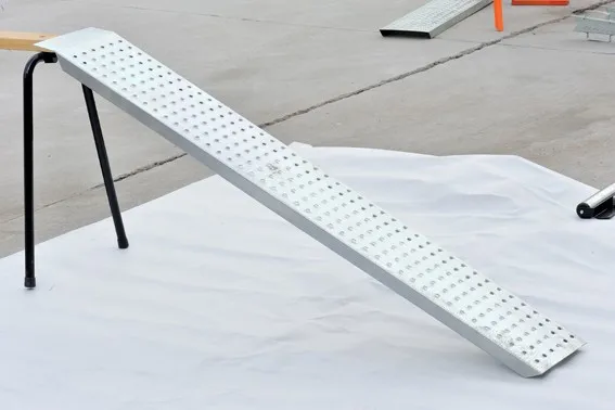
2 PCS Heavy Duty Galvanized Steel Loading Ramps For Cars 1.6m Length 