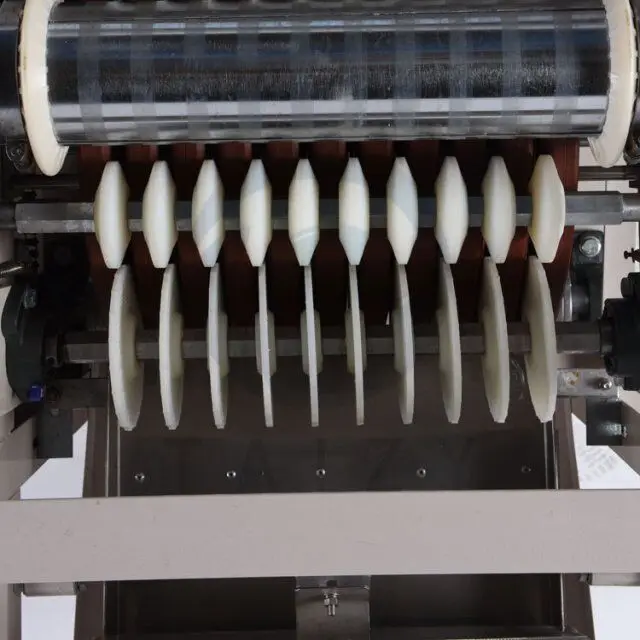 High efficiency Wet blanched peeling peanut machine red skin removing machine nuts processing machines