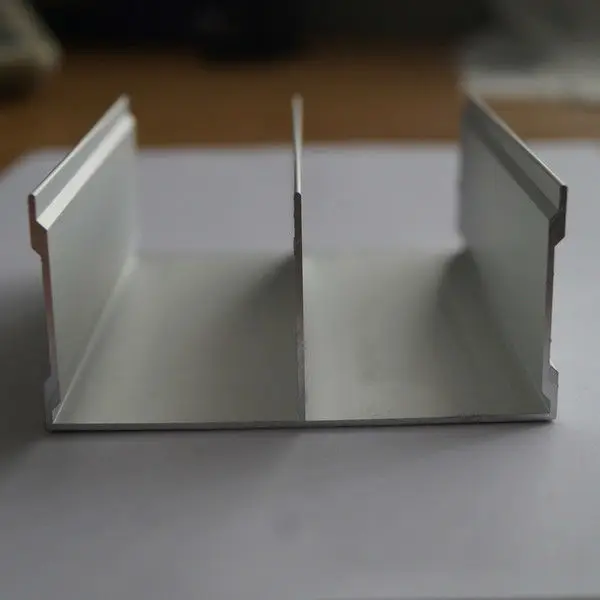 шкаф для одежды раздвижные двери из алюминиевого профиля