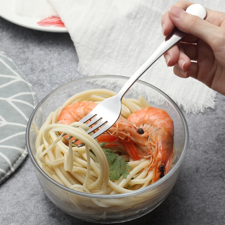 Набор многоразовых вилок из нержавеющей стали.