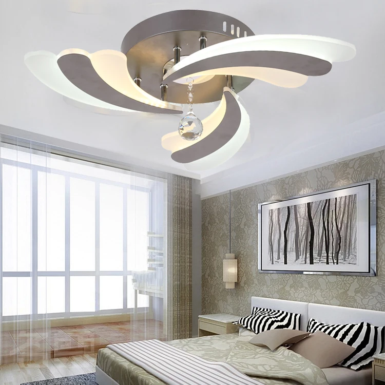 
zhongshan hot sale beautiful European fancy luxury crystal chandelier on alibaba 