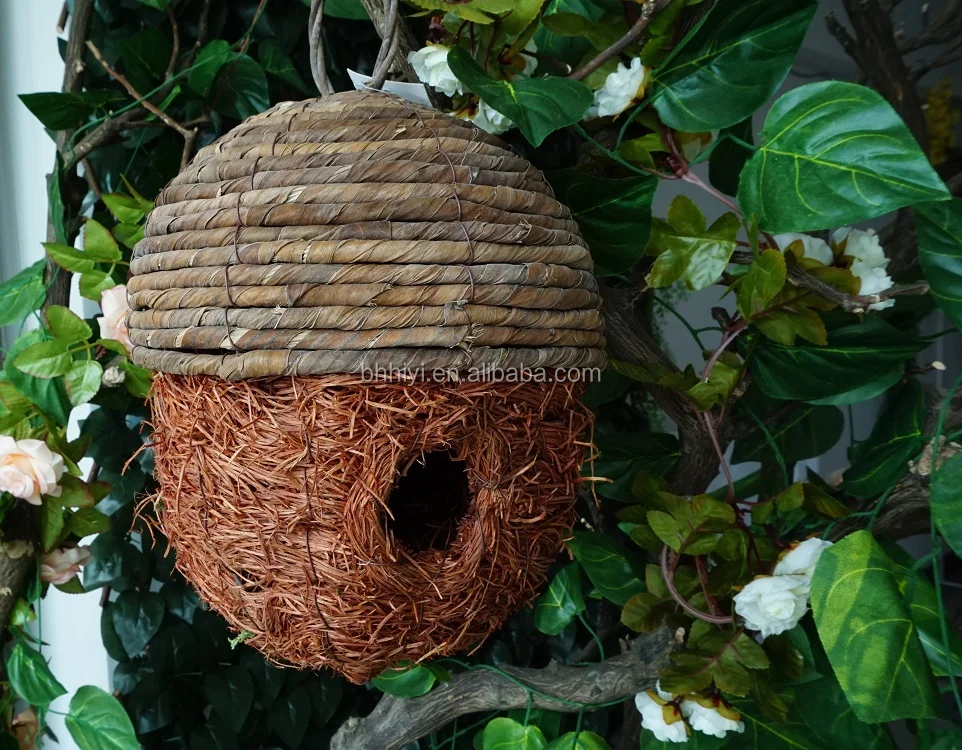 Cheap Natural Round Handmade Rattan Outside Hanging Bird Roosting Pockets For Resting Birdhouse Cages Wholesale
