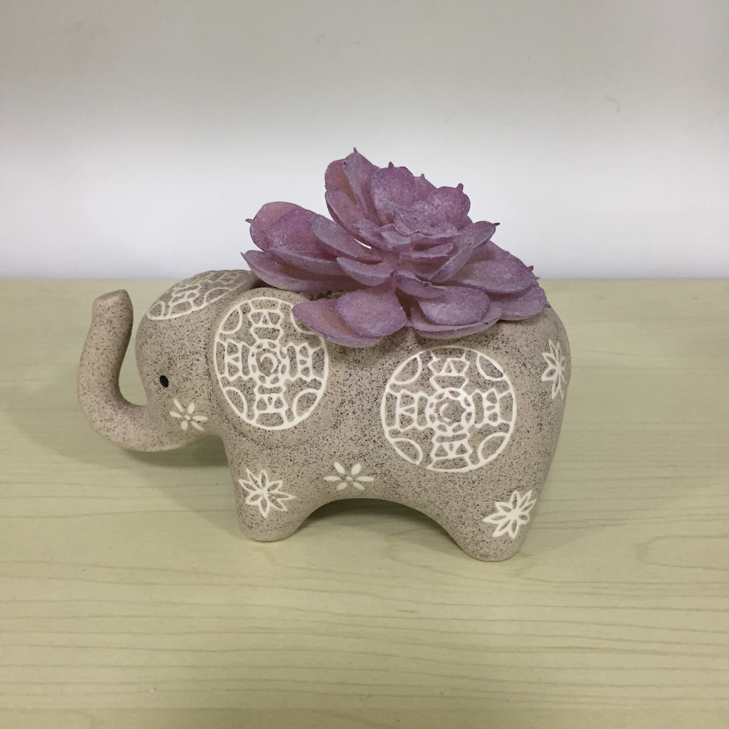 
2019 Natural Looking Elephant Stone Potted Artificial Succulent Plants Ceramic Pot With Sand Glazed Plants 