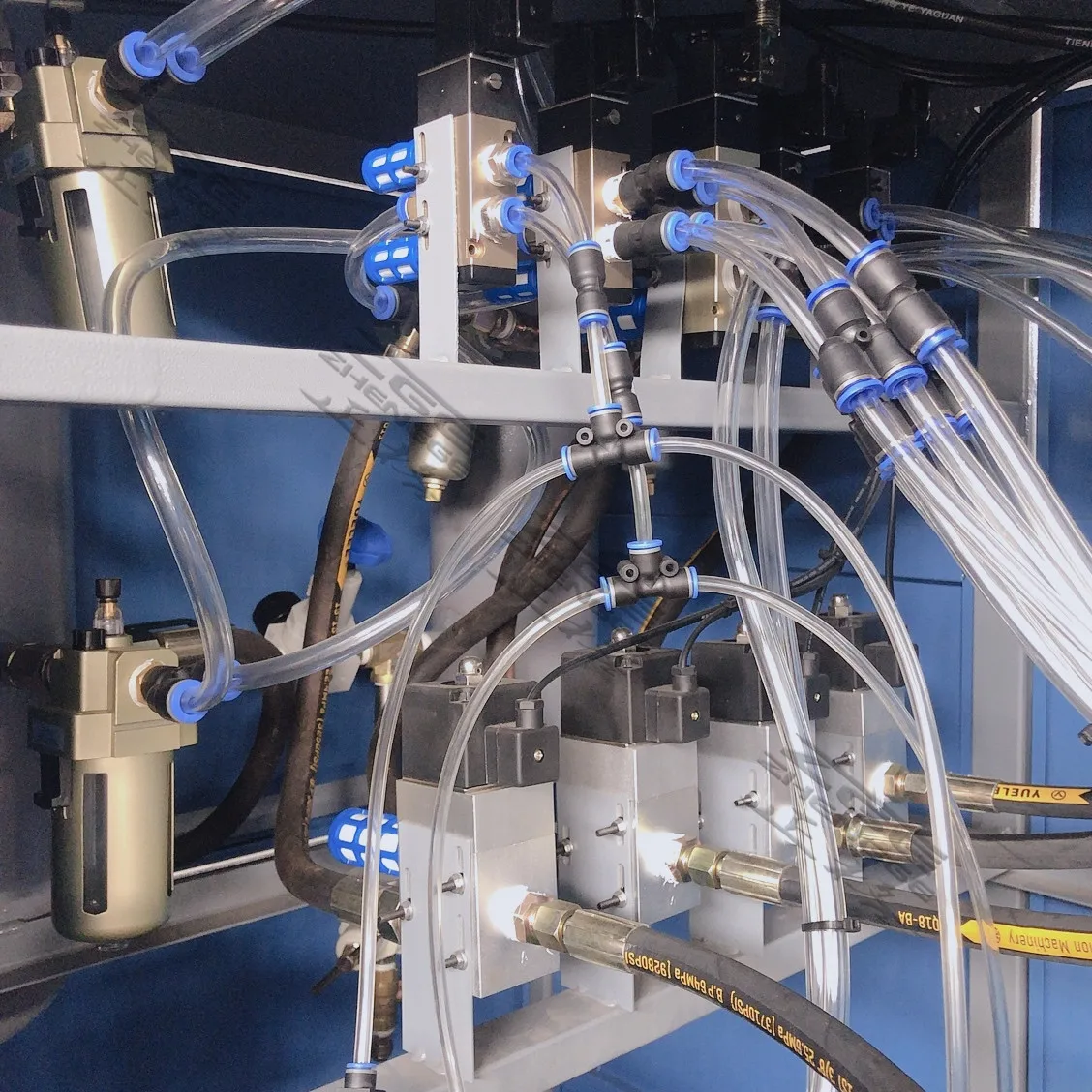 2000BPH 500ml 750ml 1500ml 4 Cavity Plastic Mineral Water Pet Bottle Plastic Making Machine