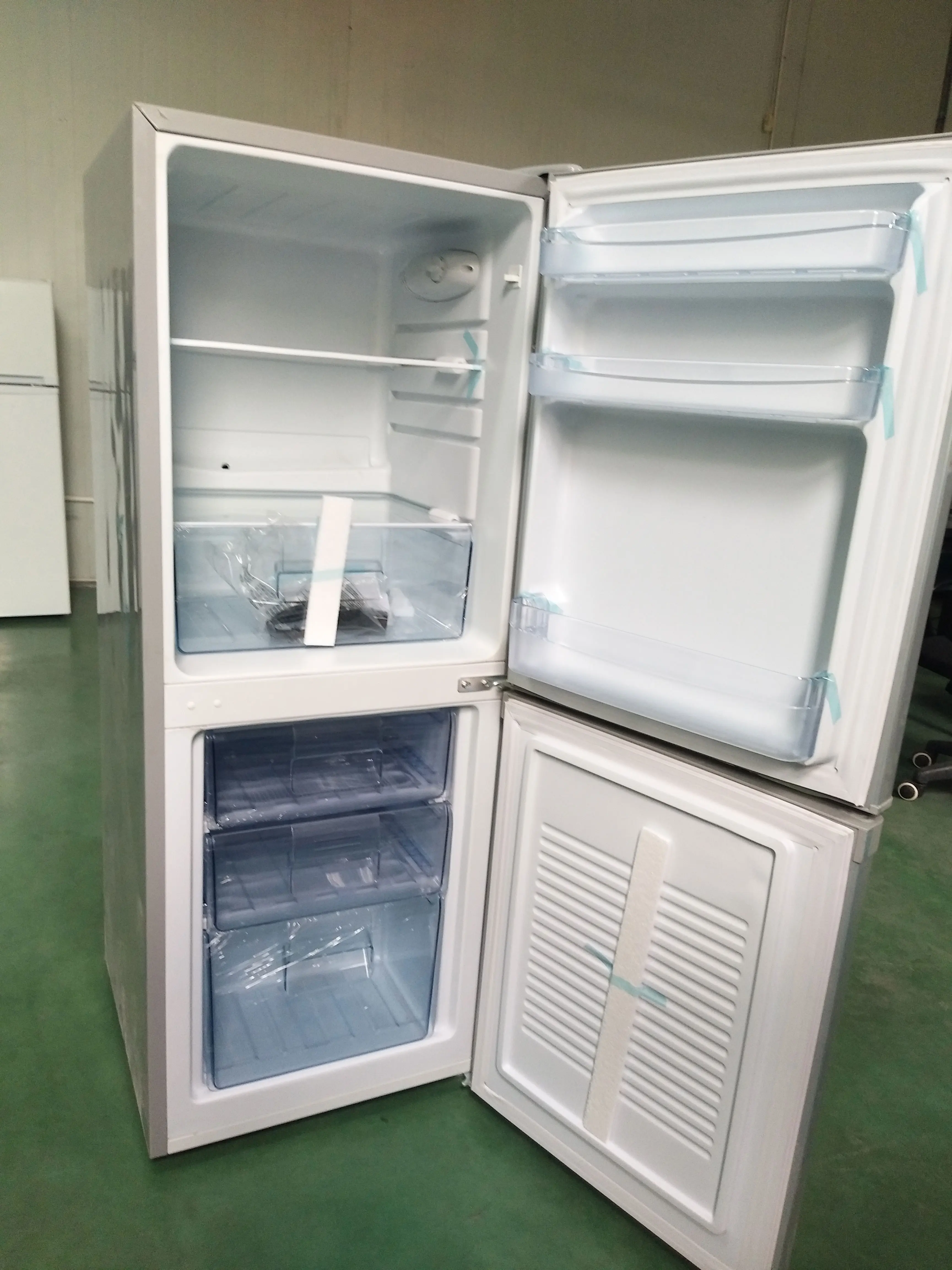 Home Application top fridge bottom freezer 12V/24V DC Refrigerator 168 Liters 300W Solar Panel Solar Refrigerator