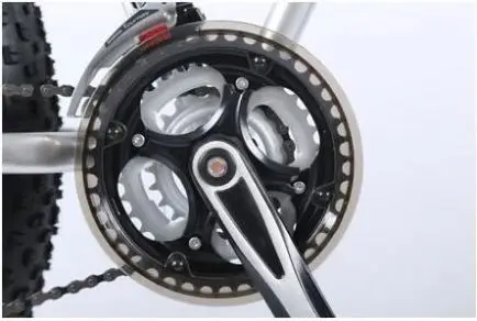 Велосипедные шины разных цветов для езды по снегу