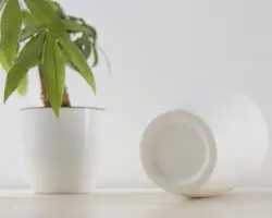 Пластиковый горшок для самополива цветов