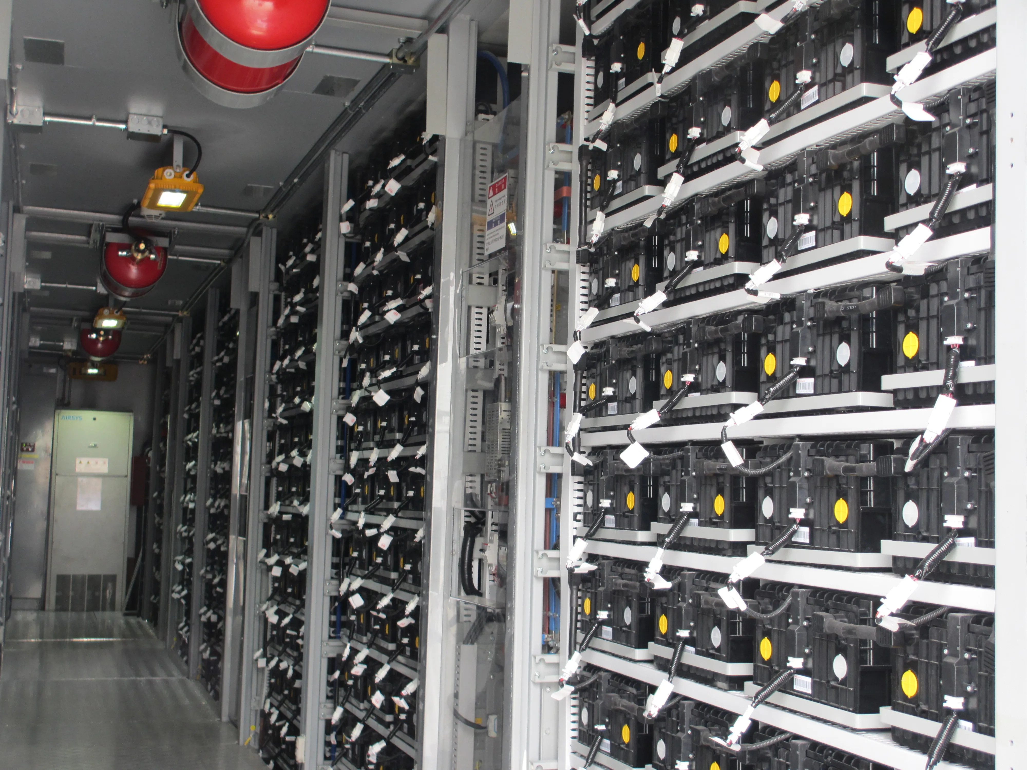 ESS 50kw 100kw solar energy storage system with built-in storage inverter, charge controller and lithium ion battery