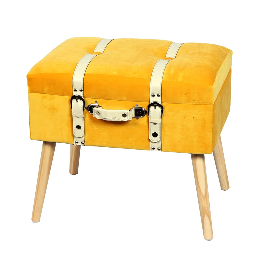 Желтые чемоданы для дома и