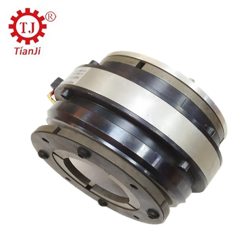 Sleeve-type disc brake and clutch unit group assembly for concrete mixer machines