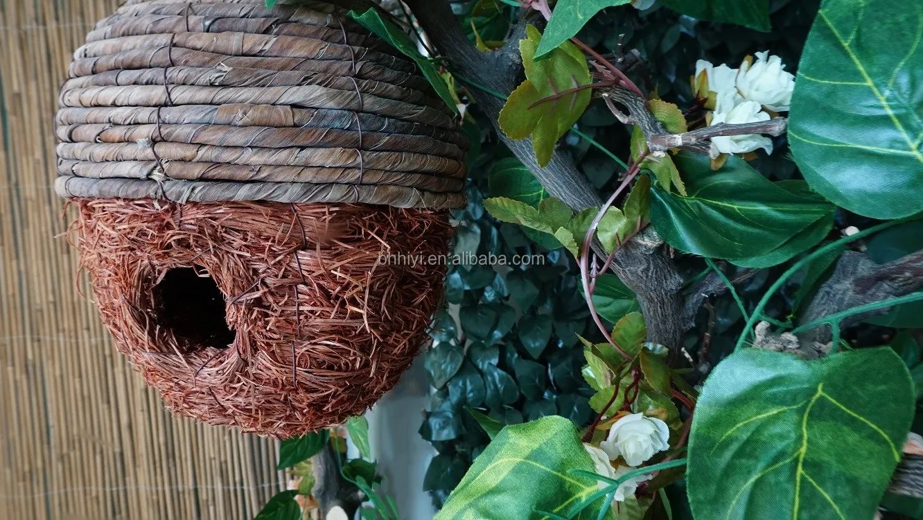 Cheap Natural Round Handmade Rattan Outside Hanging Bird Roosting Pockets For Resting Birdhouse Cages Wholesale