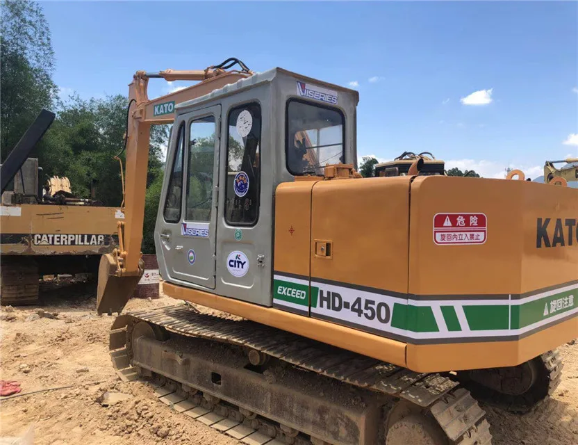 Used Japan small excavator kato HD450-7 mini excavator with diesel engine and original paint for sale
