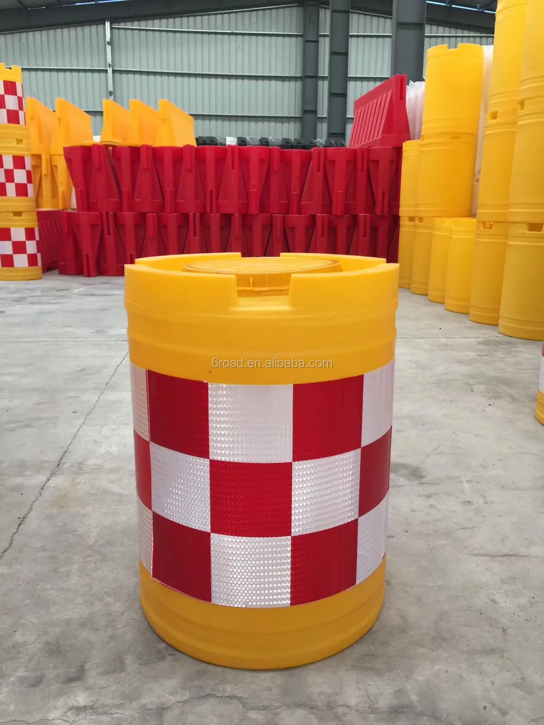 Plastic Traffic Crash Barrier Barrel, Water Filled Traffic Barrier Barrel